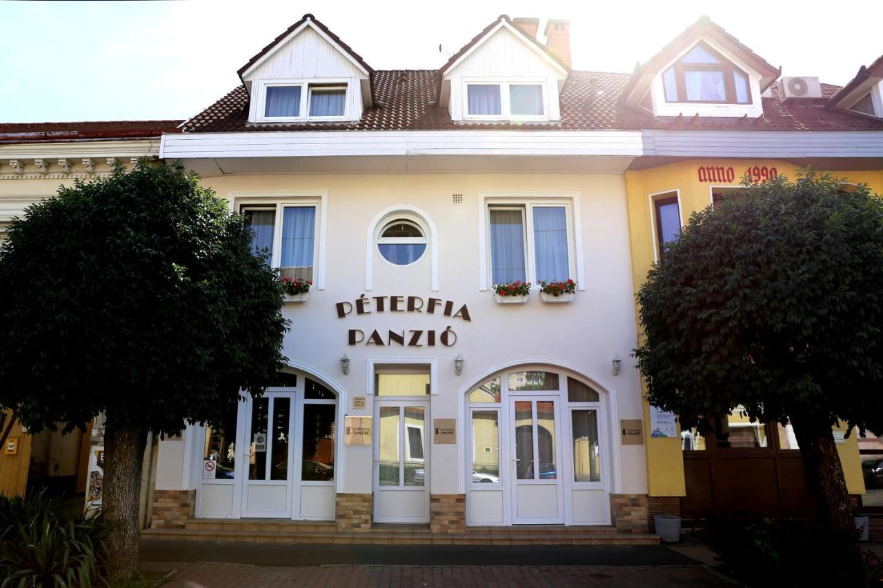 Péterfia Panzió Hotel Debrecen Exterior foto