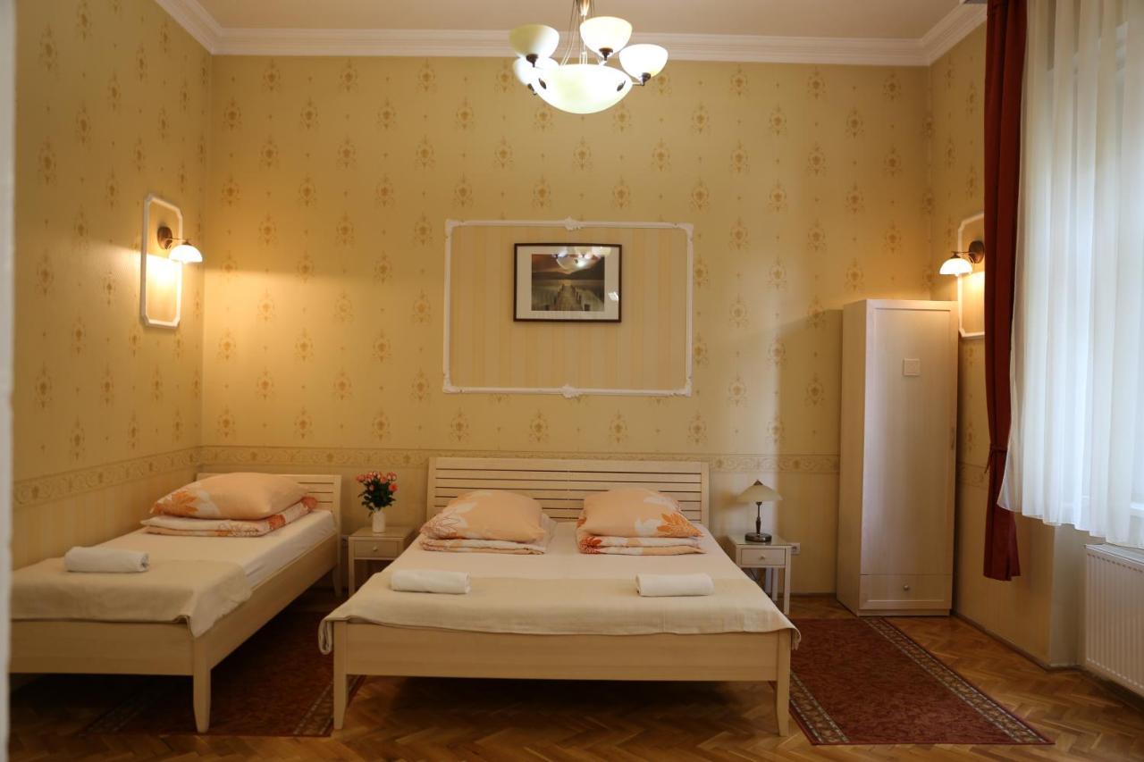 Péterfia Panzió Hotel Debrecen Exterior foto