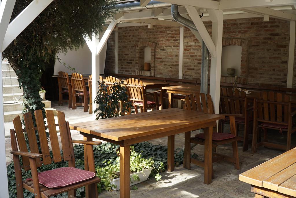 Péterfia Panzió Hotel Debrecen Exterior foto