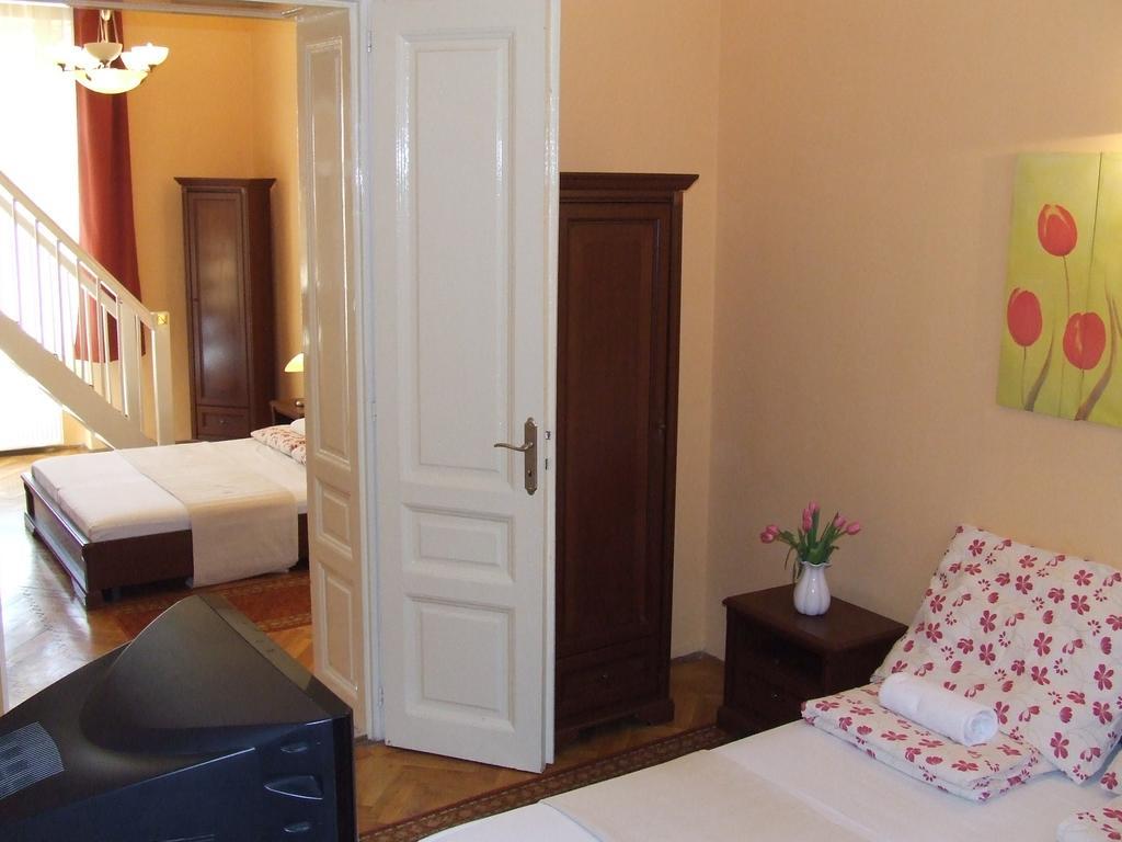 Péterfia Panzió Hotel Debrecen Exterior foto